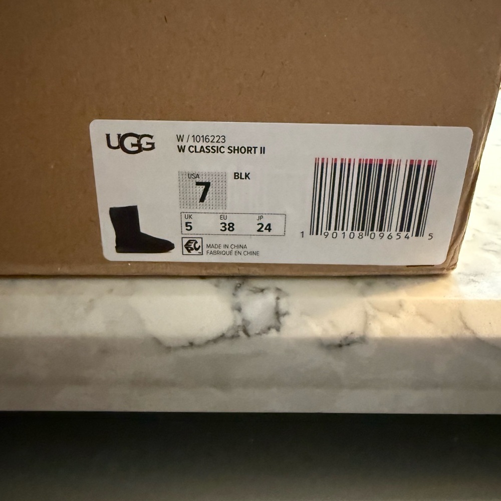 UGG Classic black. - Picture 2 of 5